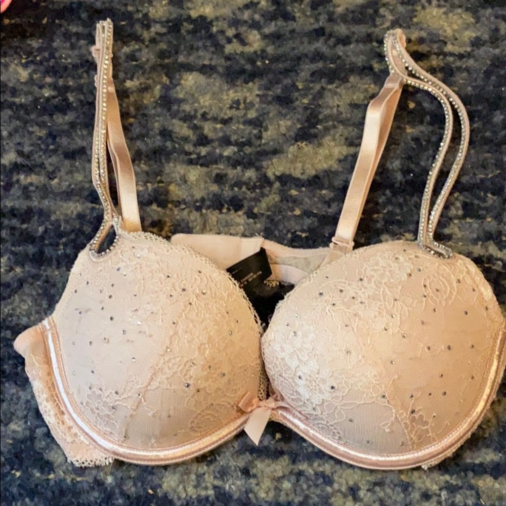 Victoria’s Secret “Gorgeous Plunge” push-up bra